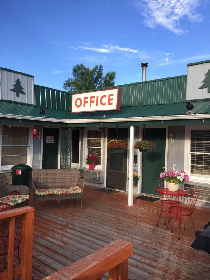 Jack Pine Motel Riverton Exterior photo